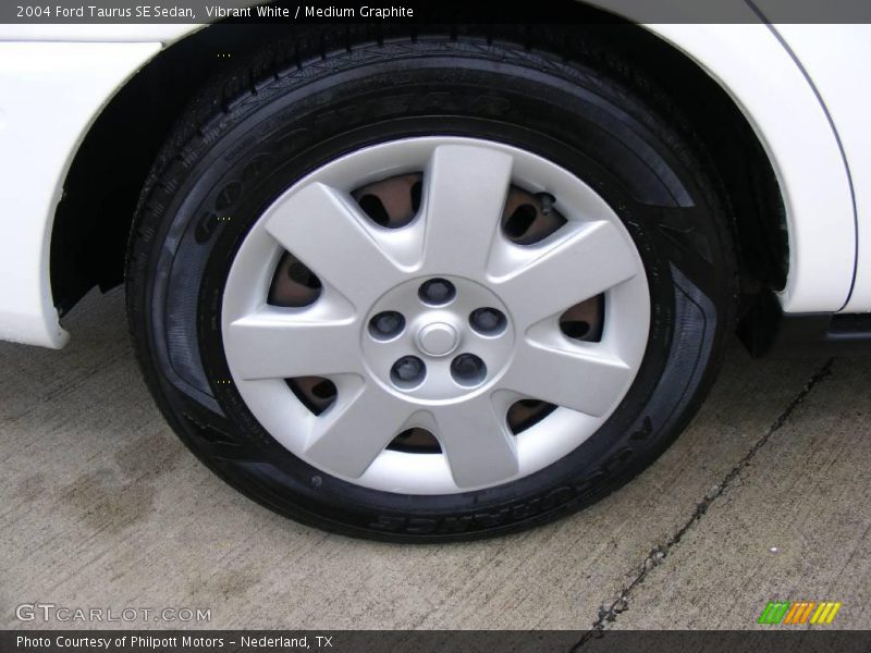 Vibrant White / Medium Graphite 2004 Ford Taurus SE Sedan