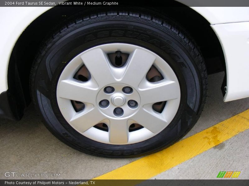 Vibrant White / Medium Graphite 2004 Ford Taurus SE Sedan