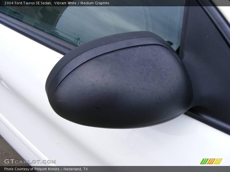 Vibrant White / Medium Graphite 2004 Ford Taurus SE Sedan