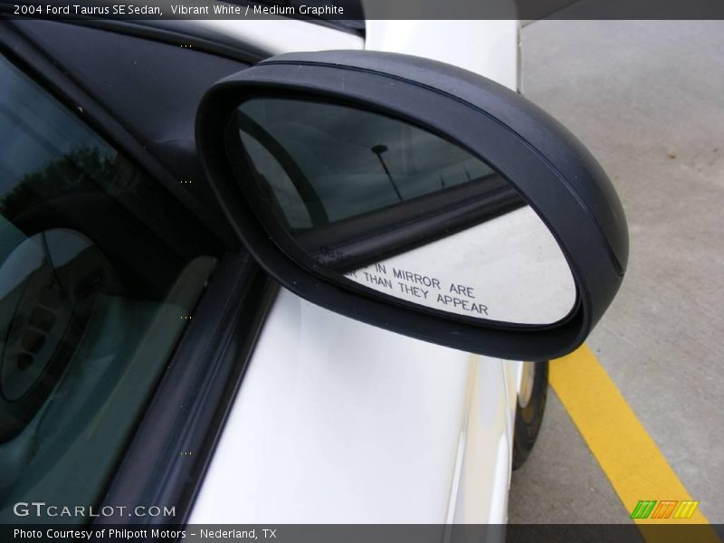 Vibrant White / Medium Graphite 2004 Ford Taurus SE Sedan