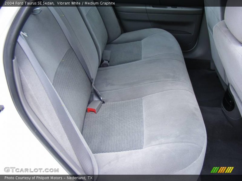 Vibrant White / Medium Graphite 2004 Ford Taurus SE Sedan