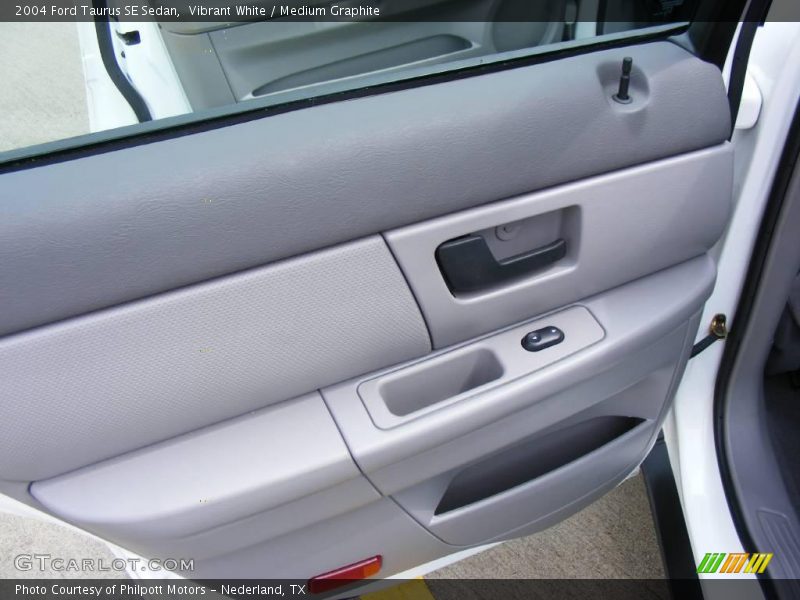 Vibrant White / Medium Graphite 2004 Ford Taurus SE Sedan