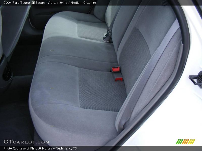 Vibrant White / Medium Graphite 2004 Ford Taurus SE Sedan