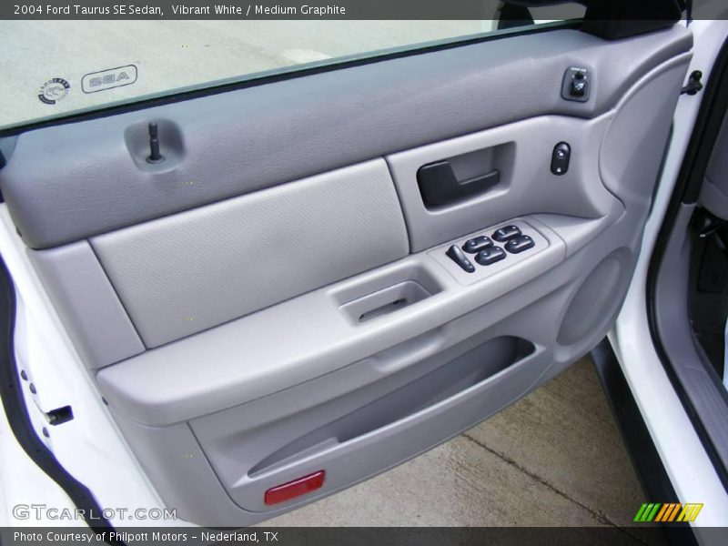 Vibrant White / Medium Graphite 2004 Ford Taurus SE Sedan