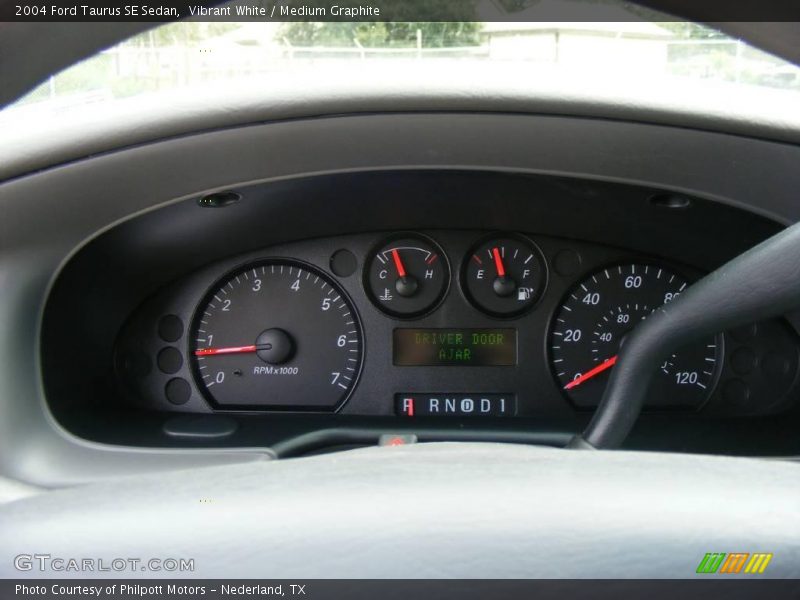 Vibrant White / Medium Graphite 2004 Ford Taurus SE Sedan