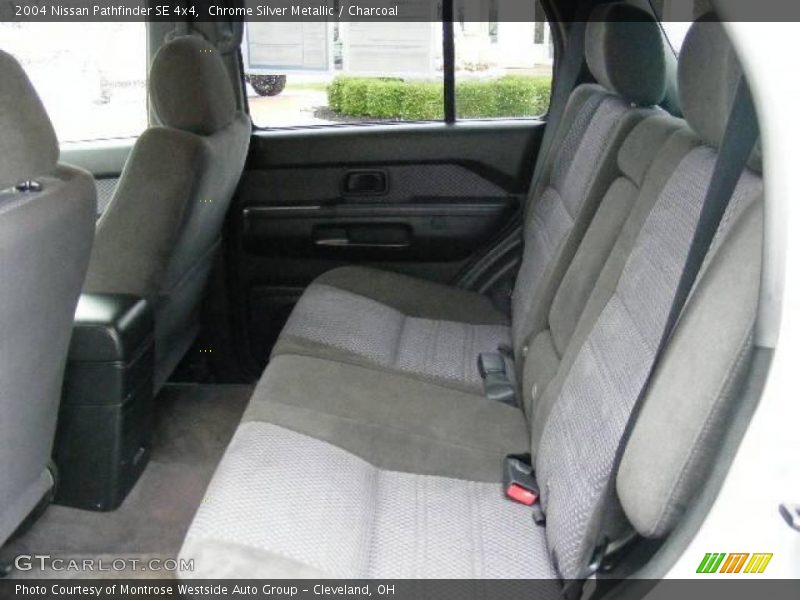 Chrome Silver Metallic / Charcoal 2004 Nissan Pathfinder SE 4x4