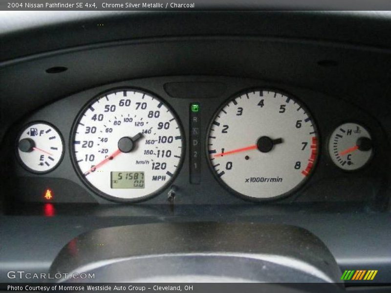 Chrome Silver Metallic / Charcoal 2004 Nissan Pathfinder SE 4x4