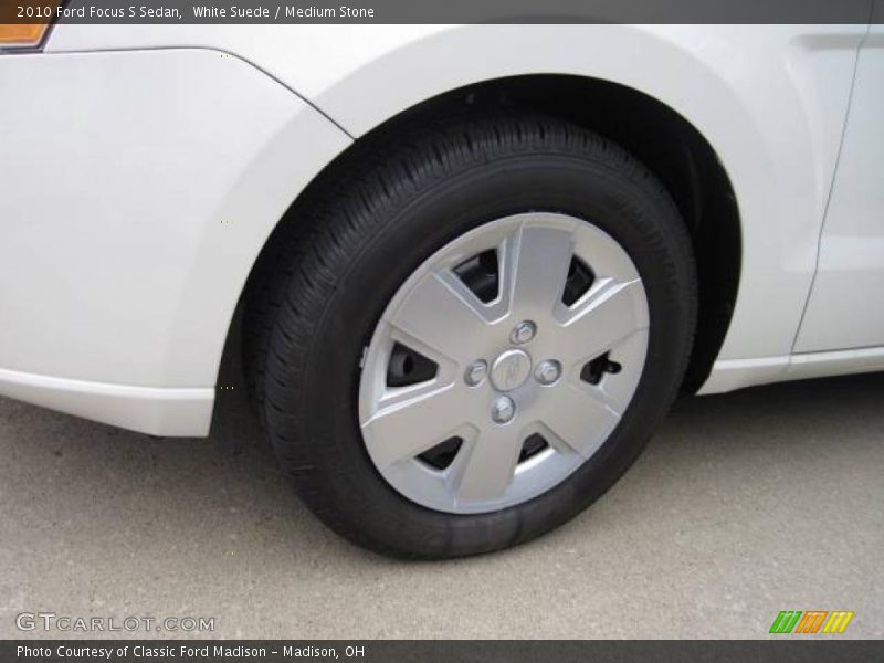 White Suede / Medium Stone 2010 Ford Focus S Sedan