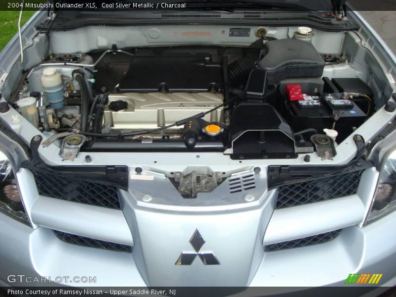 Cool Silver Metallic / Charcoal 2004 Mitsubishi Outlander XLS