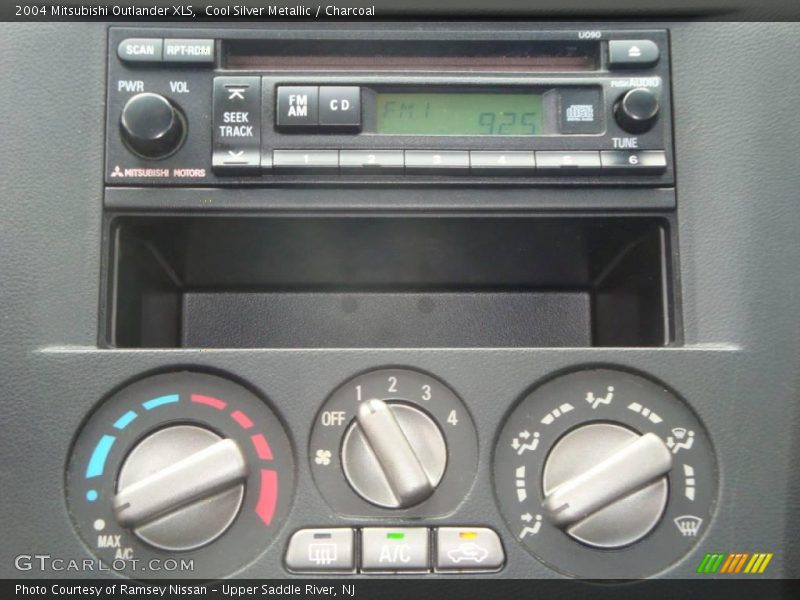 Cool Silver Metallic / Charcoal 2004 Mitsubishi Outlander XLS