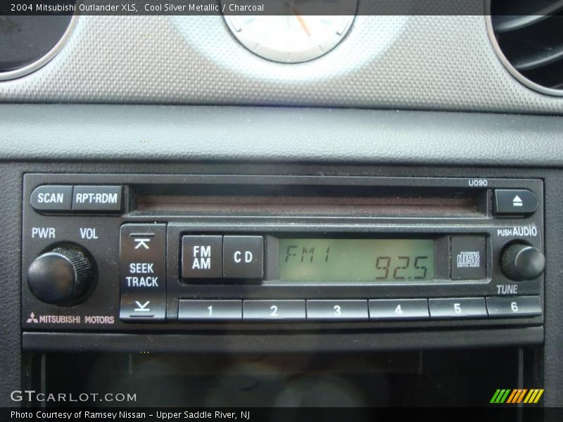Cool Silver Metallic / Charcoal 2004 Mitsubishi Outlander XLS