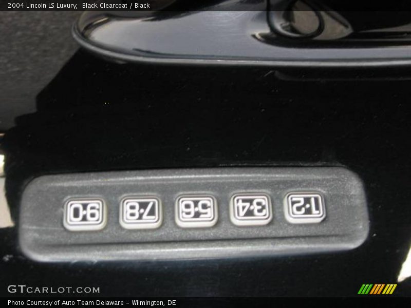 Black Clearcoat / Black 2004 Lincoln LS Luxury