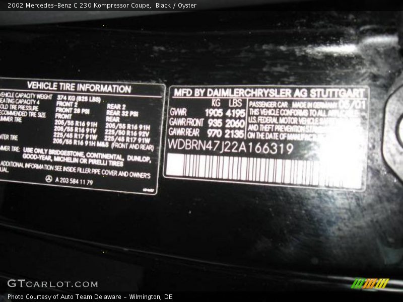 Black / Oyster 2002 Mercedes-Benz C 230 Kompressor Coupe
