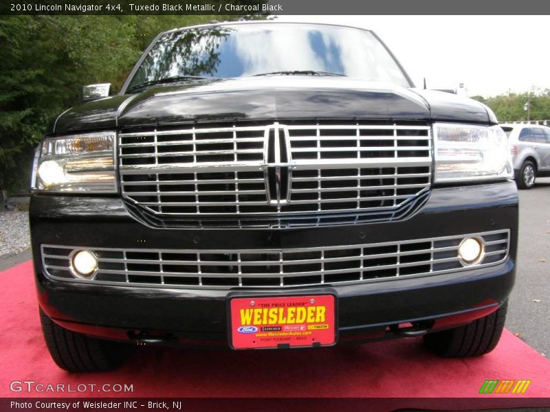 Tuxedo Black Metallic / Charcoal Black 2010 Lincoln Navigator 4x4