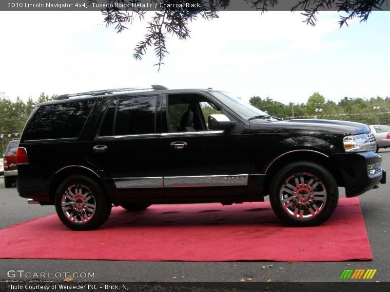 Tuxedo Black Metallic / Charcoal Black 2010 Lincoln Navigator 4x4