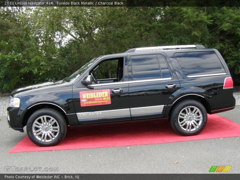 Tuxedo Black Metallic / Charcoal Black 2010 Lincoln Navigator 4x4