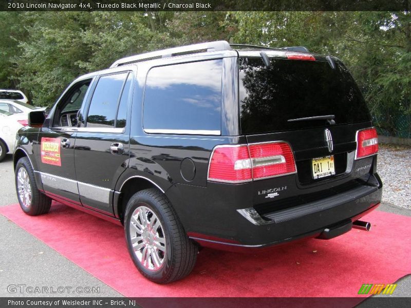 Tuxedo Black Metallic / Charcoal Black 2010 Lincoln Navigator 4x4