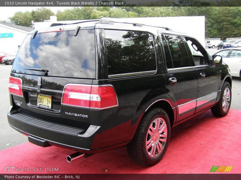 Tuxedo Black Metallic / Charcoal Black 2010 Lincoln Navigator 4x4