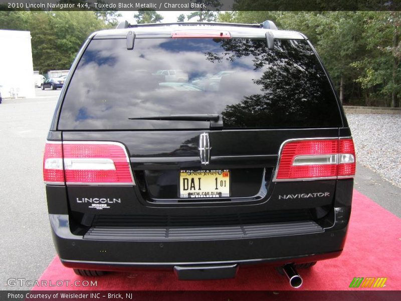 Tuxedo Black Metallic / Charcoal Black 2010 Lincoln Navigator 4x4