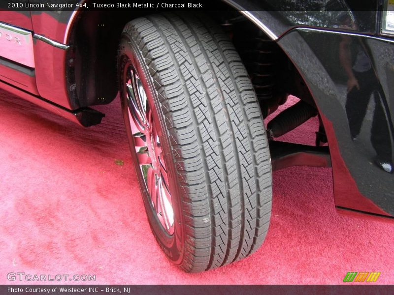 Tuxedo Black Metallic / Charcoal Black 2010 Lincoln Navigator 4x4