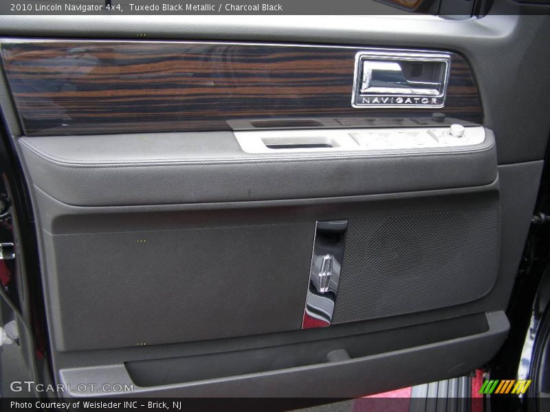 Tuxedo Black Metallic / Charcoal Black 2010 Lincoln Navigator 4x4
