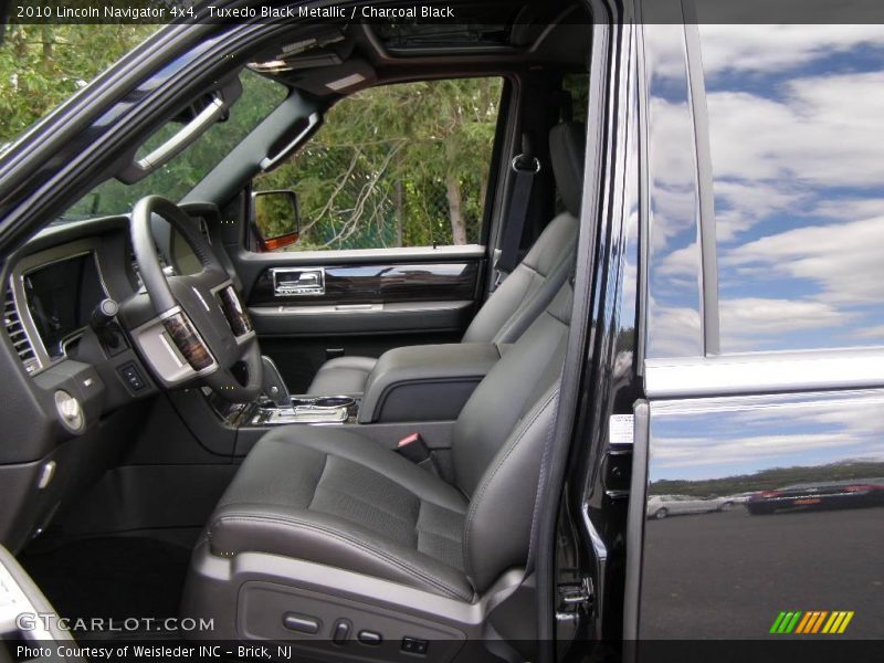 Tuxedo Black Metallic / Charcoal Black 2010 Lincoln Navigator 4x4