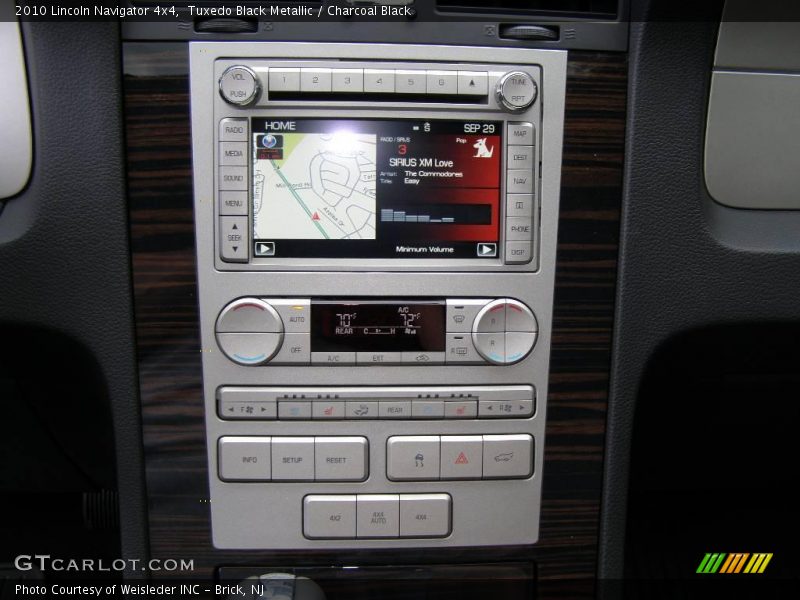 Tuxedo Black Metallic / Charcoal Black 2010 Lincoln Navigator 4x4
