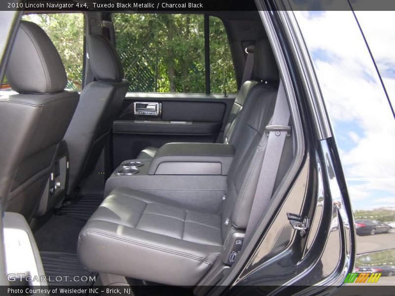 Tuxedo Black Metallic / Charcoal Black 2010 Lincoln Navigator 4x4