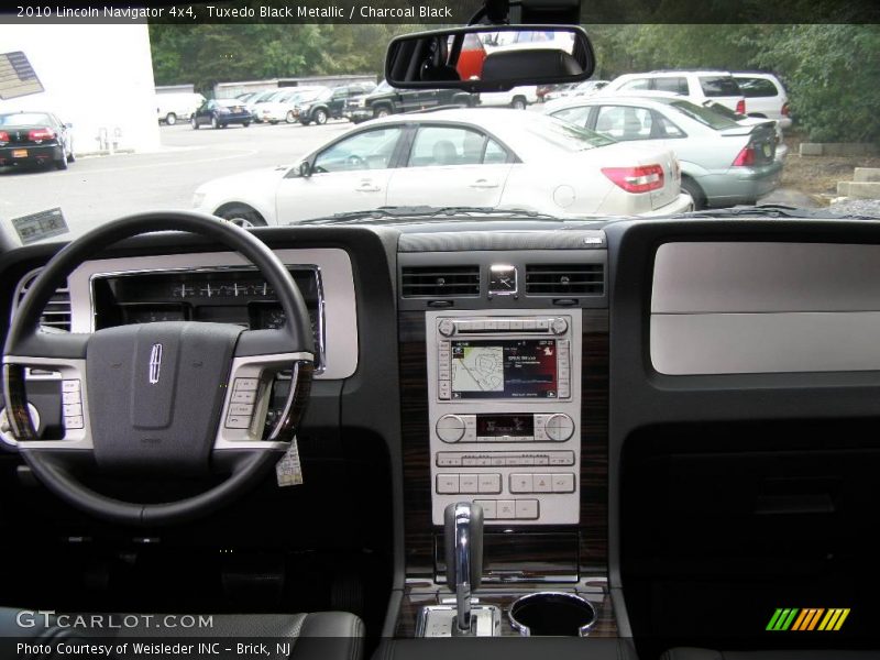 Tuxedo Black Metallic / Charcoal Black 2010 Lincoln Navigator 4x4