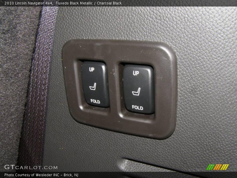 Tuxedo Black Metallic / Charcoal Black 2010 Lincoln Navigator 4x4