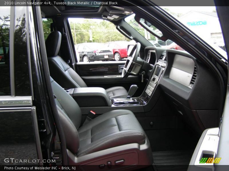 Tuxedo Black Metallic / Charcoal Black 2010 Lincoln Navigator 4x4