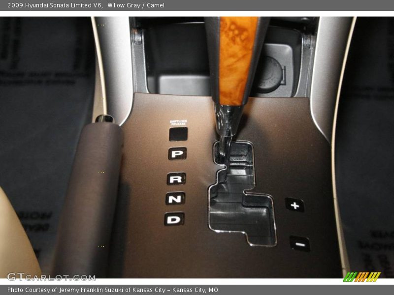 Willow Gray / Camel 2009 Hyundai Sonata Limited V6