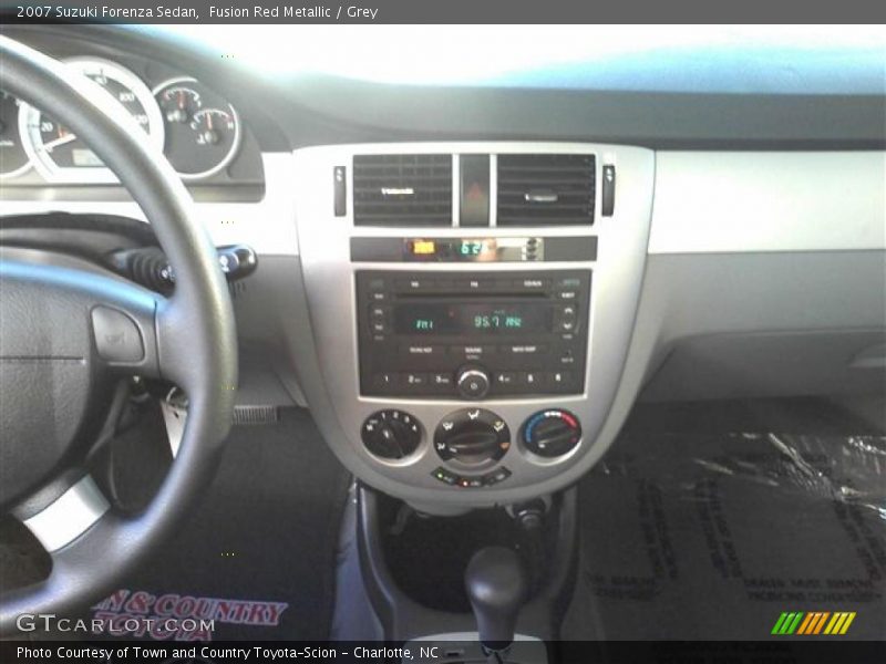 Fusion Red Metallic / Grey 2007 Suzuki Forenza Sedan