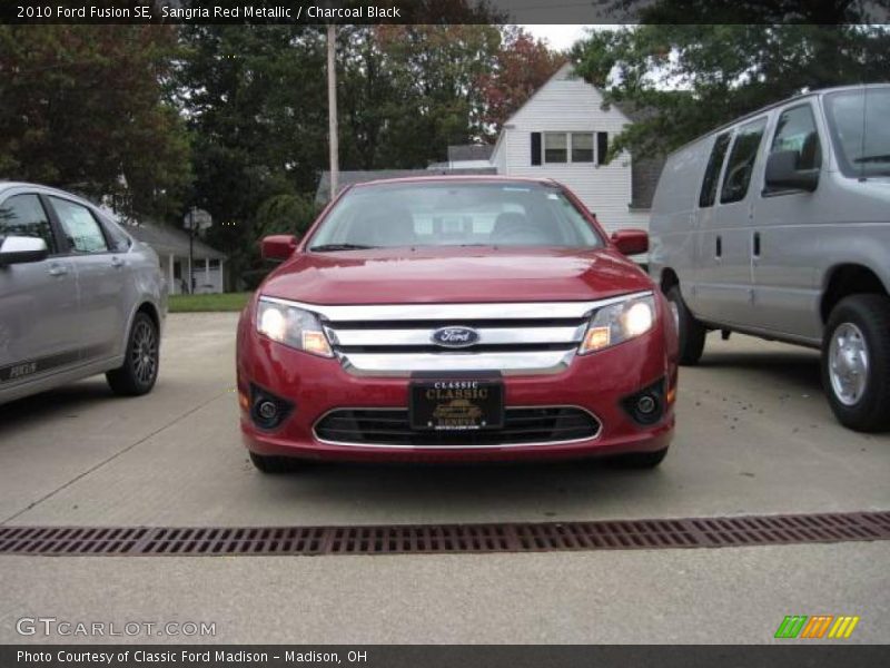 Sangria Red Metallic / Charcoal Black 2010 Ford Fusion SE