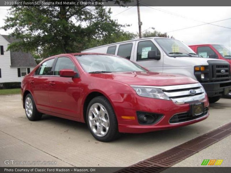 Sangria Red Metallic / Charcoal Black 2010 Ford Fusion SE