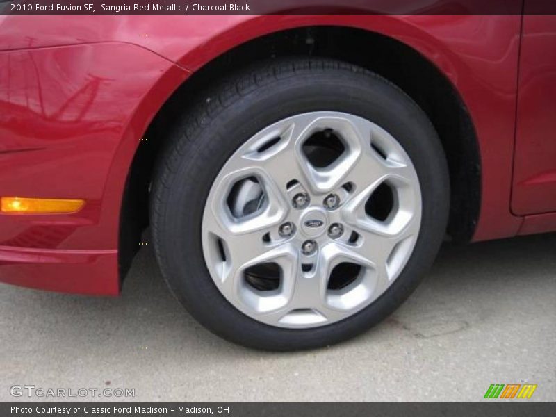 Sangria Red Metallic / Charcoal Black 2010 Ford Fusion SE