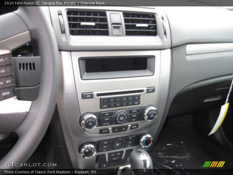 Sangria Red Metallic / Charcoal Black 2010 Ford Fusion SE