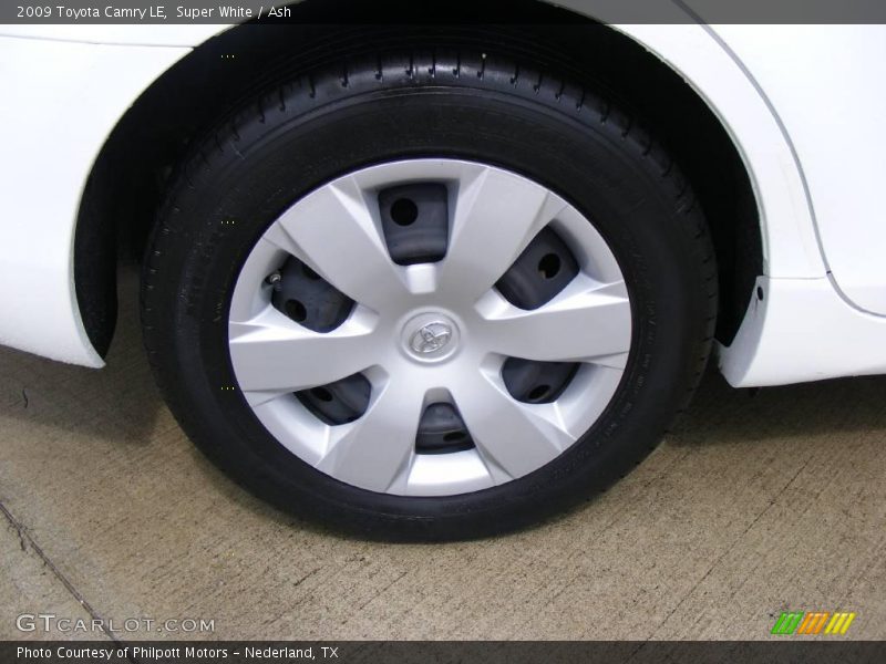 Super White / Ash 2009 Toyota Camry LE