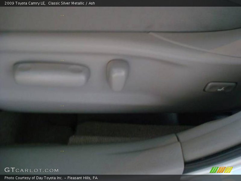 Classic Silver Metallic / Ash 2009 Toyota Camry LE
