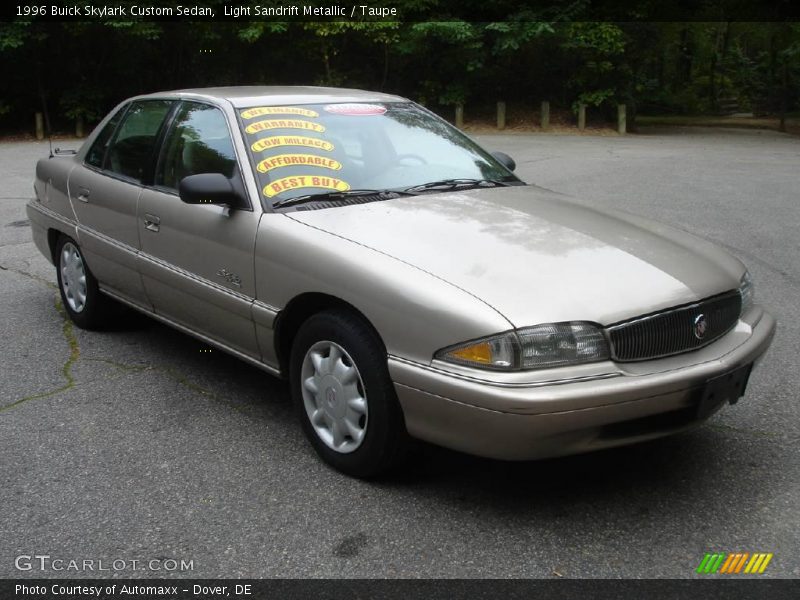 Light Sandrift Metallic / Taupe 1996 Buick Skylark Custom Sedan