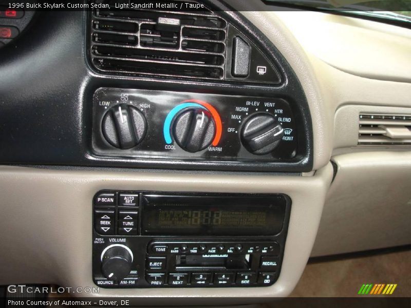 Light Sandrift Metallic / Taupe 1996 Buick Skylark Custom Sedan