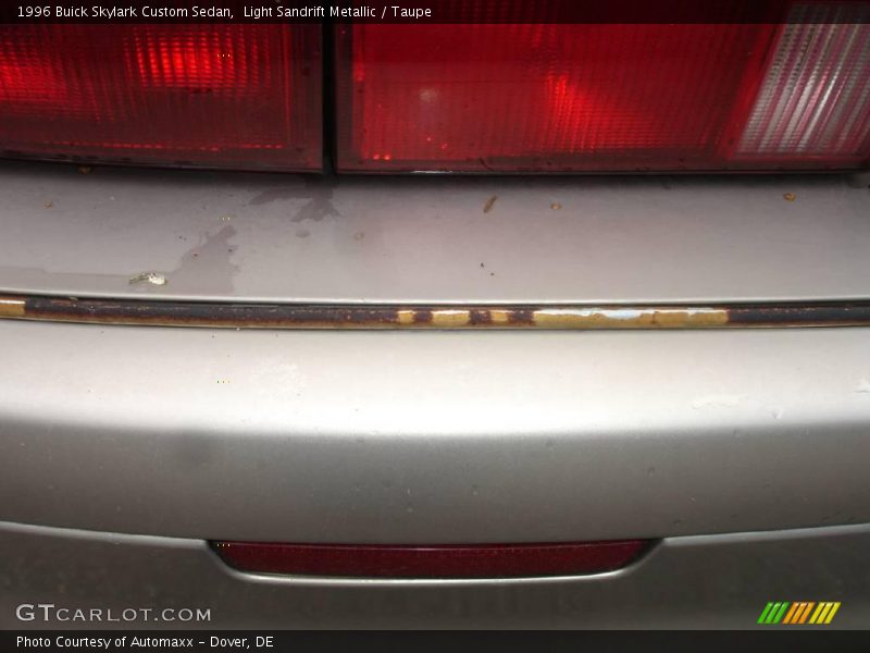 Light Sandrift Metallic / Taupe 1996 Buick Skylark Custom Sedan