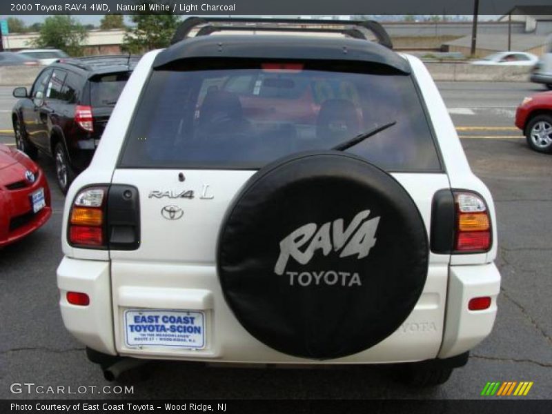 Natural White / Light Charcoal 2000 Toyota RAV4 4WD