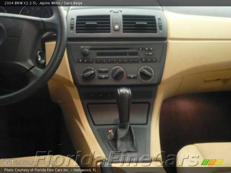Alpine White / Sand Beige 2004 BMW X3 2.5i