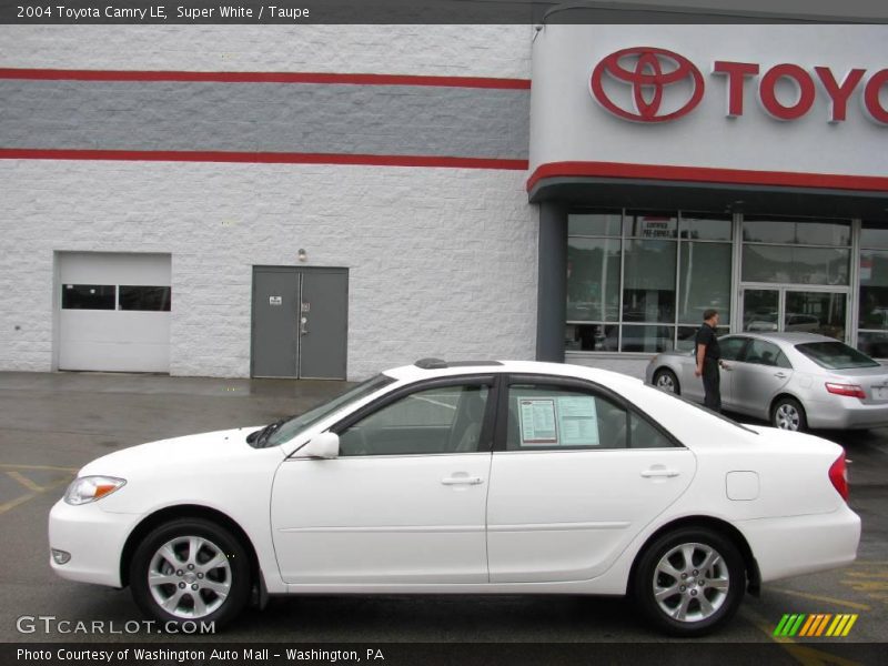 Super White / Taupe 2004 Toyota Camry LE