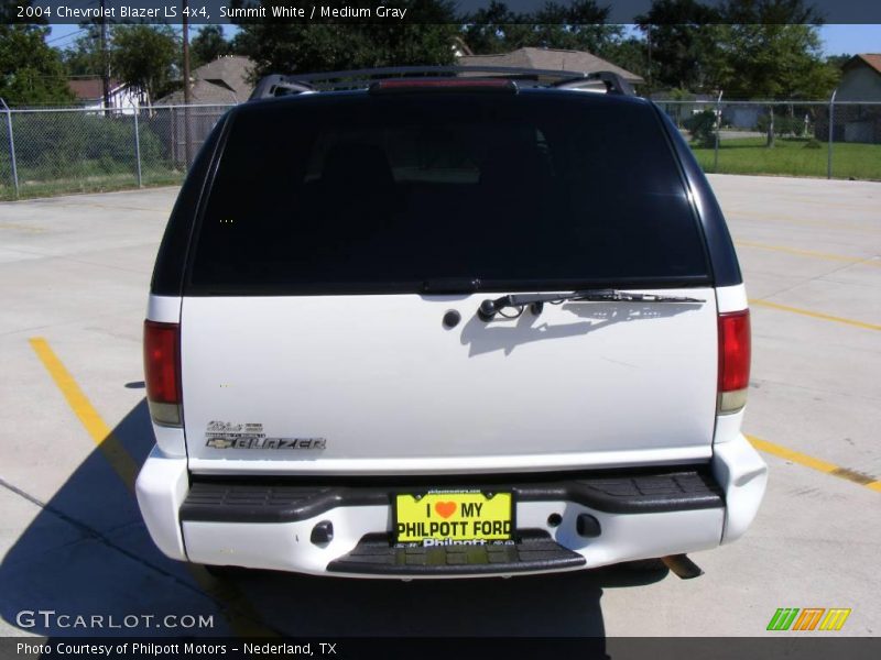 Summit White / Medium Gray 2004 Chevrolet Blazer LS 4x4
