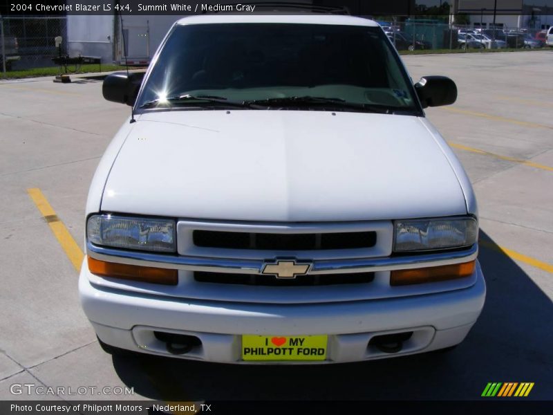 Summit White / Medium Gray 2004 Chevrolet Blazer LS 4x4