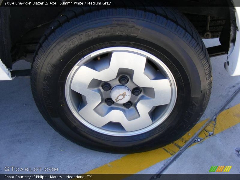 Summit White / Medium Gray 2004 Chevrolet Blazer LS 4x4