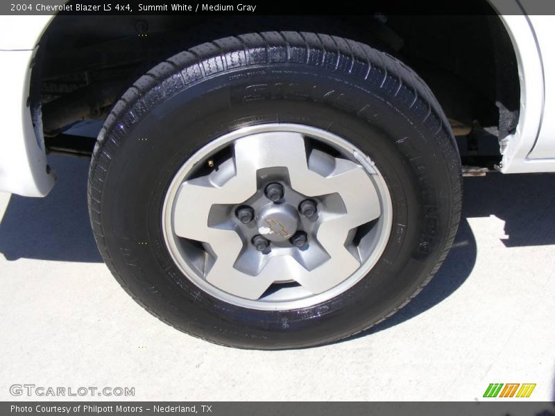 Summit White / Medium Gray 2004 Chevrolet Blazer LS 4x4
