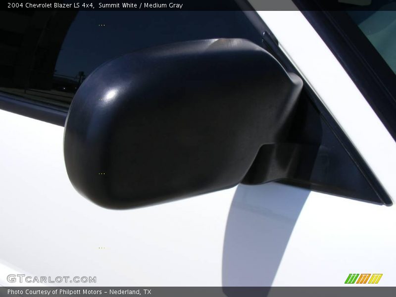 Summit White / Medium Gray 2004 Chevrolet Blazer LS 4x4